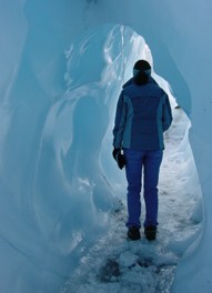 Eishöhle im Gletscher